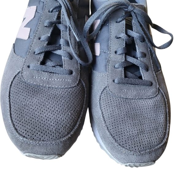 New Balance 220 Women's Gray & Pink Suede Trainers Sneakers Size 11 - Picture 2 of 9